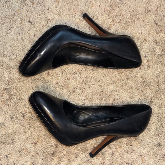 COACH Leather Signature Embossed Logo Black Pumps Heels Size 6 - Picture 2 of 9